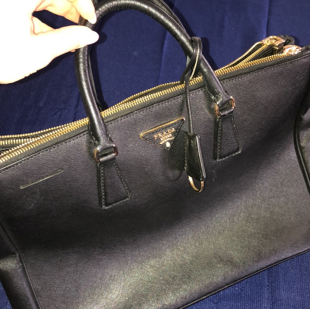 Black zipper tote- has a matching wallet sold separately